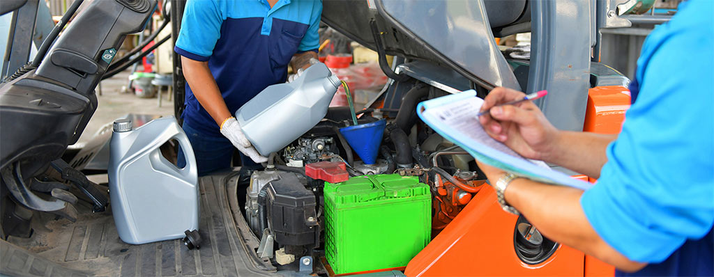 Mechanics tuning up equipment